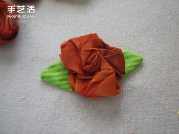 How to make non-woven roses with illustrations of handmade fabric roses