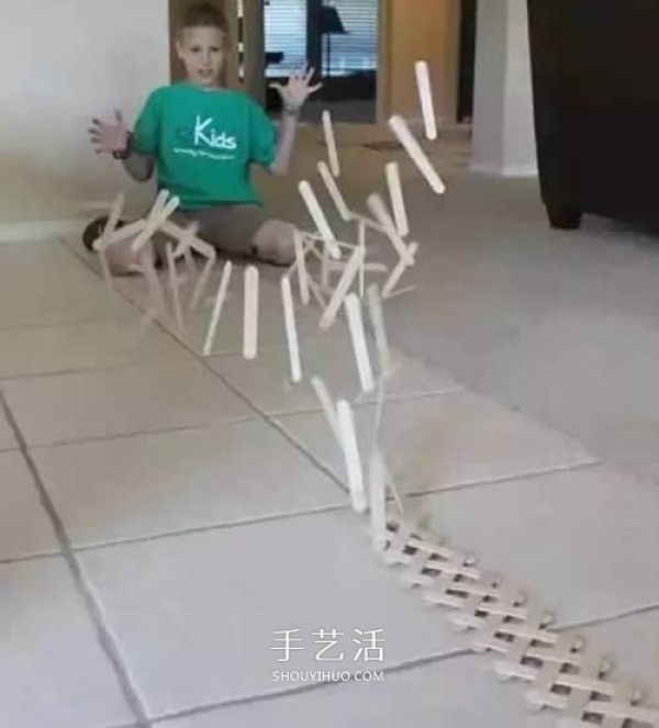 Make dominoes with ice cream sticks and play a fun domino game together