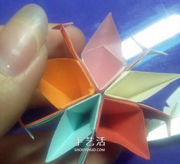 Five-piece paper origami flower tutorial, how to fold a combined five-petal flower with illustrations