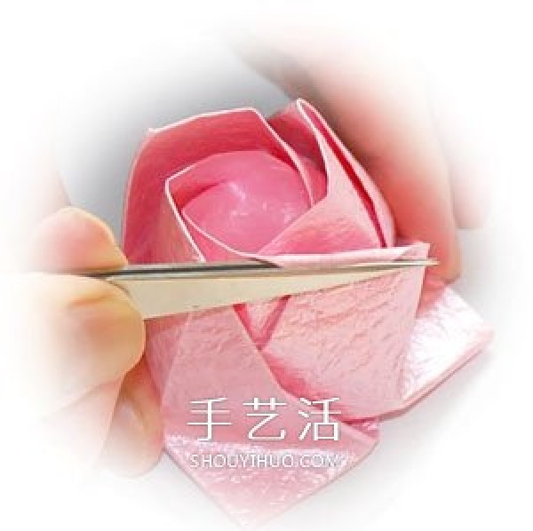 Detailed folding method of good-looking paper roses and instructions on how to fold handmade roses