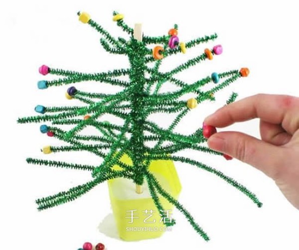 Handmade Christmas tree with hairy roots Tutorial for children to make Christmas tree with hairy roots