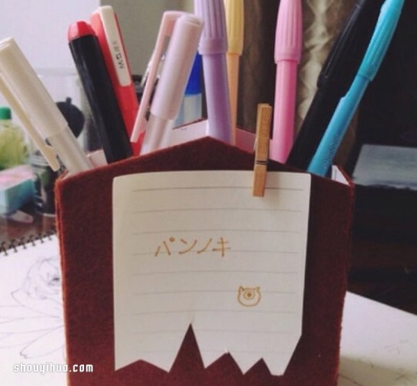 Tutorial on how to make a DIY pen holder from waste toothpaste boxes