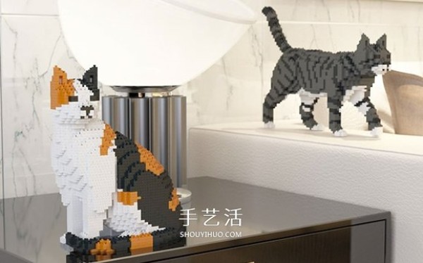 Pictures of DIY three-dimensional cat models using mini Lego blocks