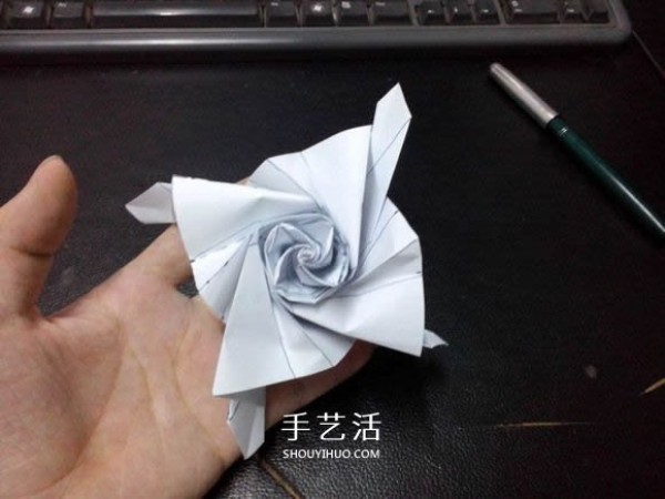 Ninis roses folding method and the steps to make a beautiful paper rose origami