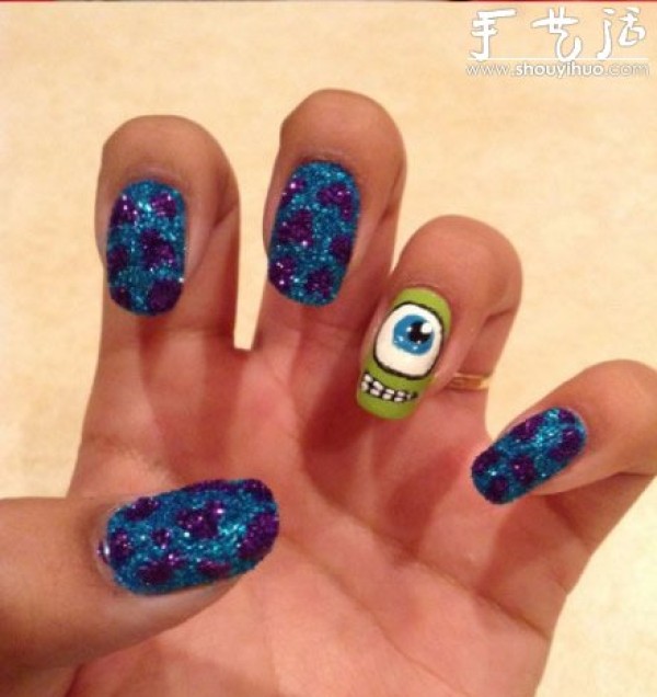 Alternative non-mainstream monster manicure