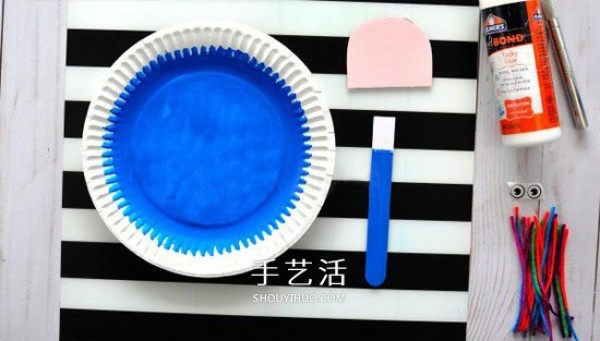 Interesting paper plate crafting, make a swimming jellyfish! 