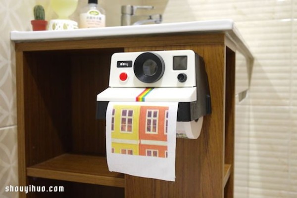 The product design of Lalide toilet paper holder that imitates Polaroid