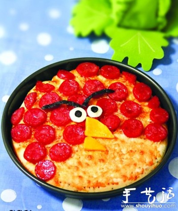 Hands-on DIY Angry Birds sausage and cheese pizza