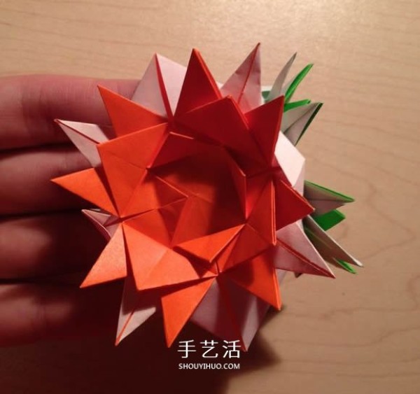 How to fold a three-dimensional combination of thorn balls and an origami illustration of a thorny flower ball