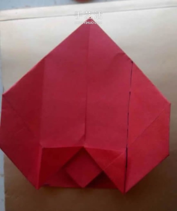 Childrens simple origami box tutorial: Illustration of the folding method of a tripod-shaped paper box