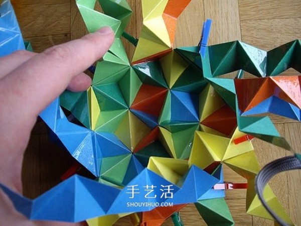 The steps of folding a paper ball and the picture of the detailed steps of origami balls