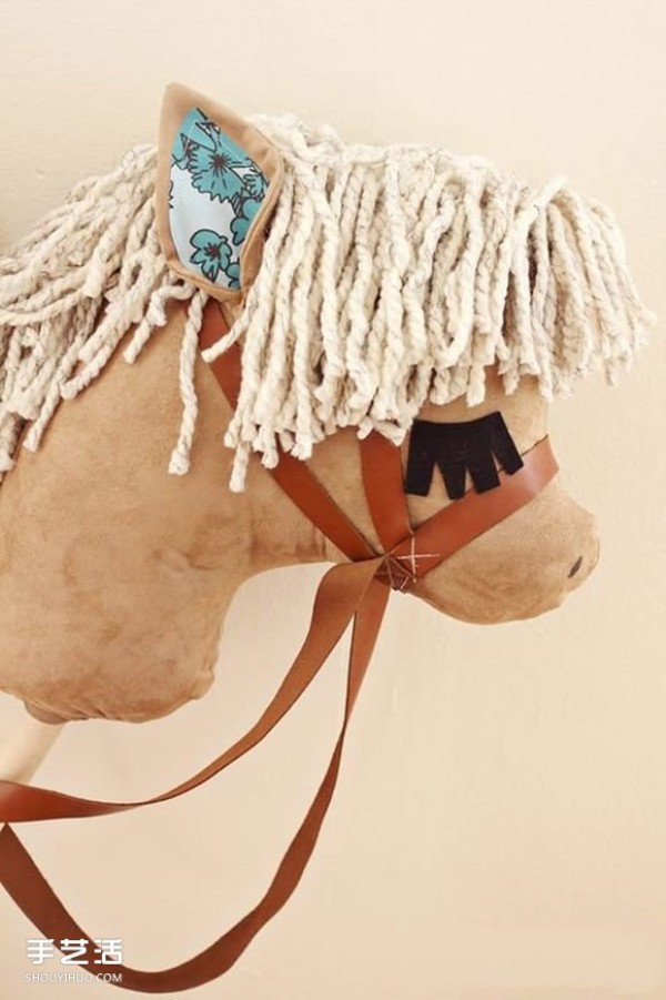 Non-woven cloth horse puppet DIY production of handmade fabric pony doll illustration