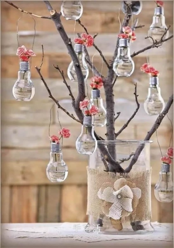 Handmade creations of waste light bulbs are so surprising! 