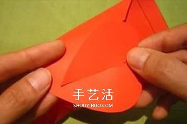 How to fold a Valentines Day gift box with a heart-shaped packaging box origami illustration