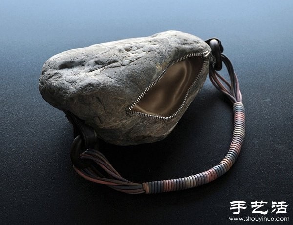 Strange stone sculptures that are closely integrated with life