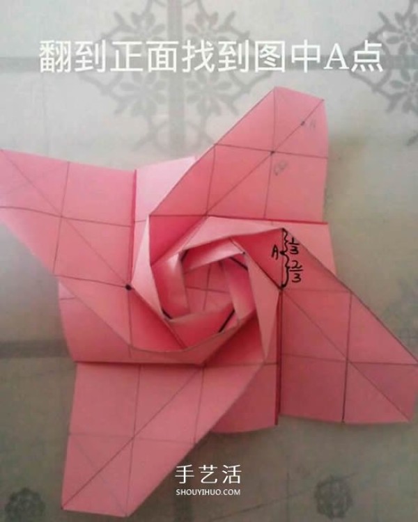 Origami for Valentines Day gift boxPaper diagram showing how to fold a beautiful Korean rose gift box