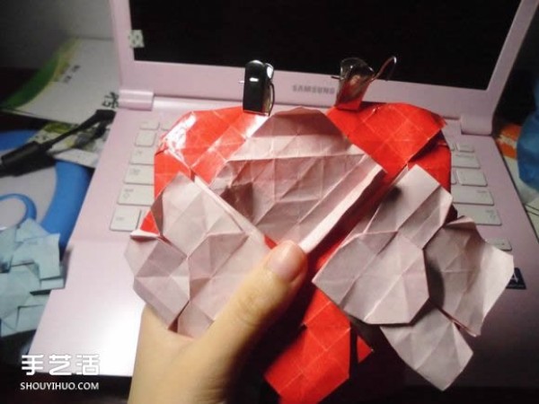 Kissing Fish Origami Illustration of the Super Complex Heart Folding Process