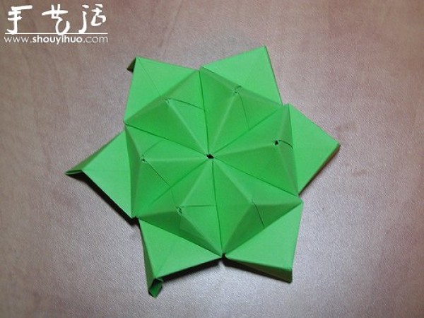 Appreciation of three-dimensional geometric origami works