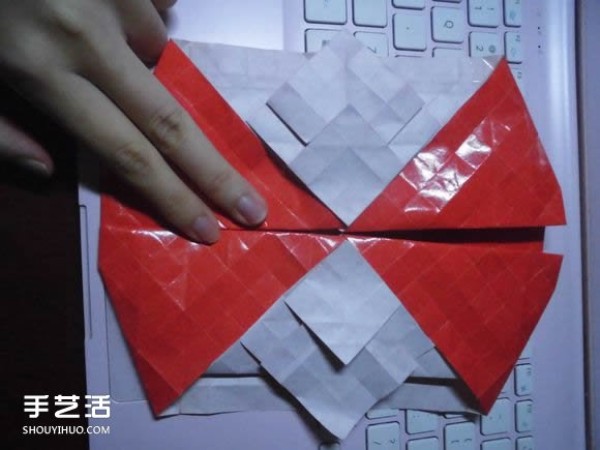 Kissing Fish Origami Illustration of the Super Complex Heart Folding Process