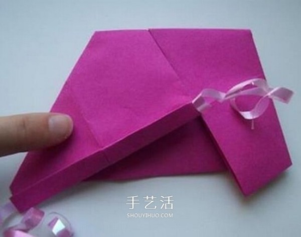 Simple shoe folding method illustrates how to fold womens paper shoes