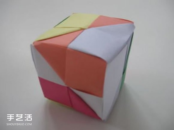 How to make an origami cube by hand, illustration of the folding method of the cube