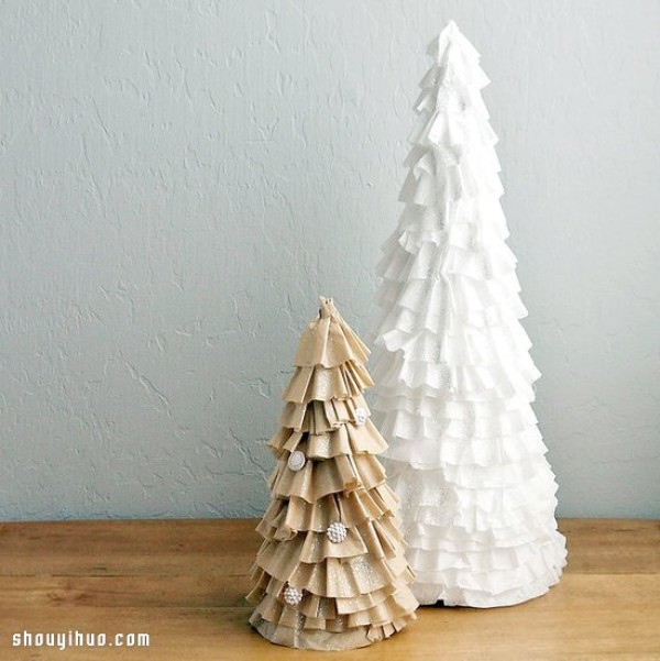 Illustrated tutorial on how to turn coffee filters into treasure by handmade DIY Christmas tree