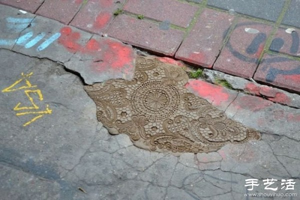 Lace pattern graffiti that beautifies the city