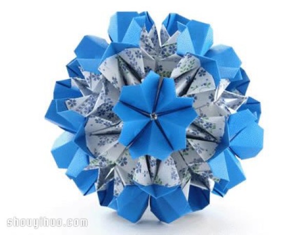 An illustration of how to fold a primrose ball, origami to make a primrose ball