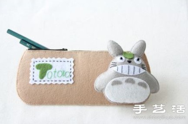 Tutorial on making a pencil case for a super cute handmade Totoro doll