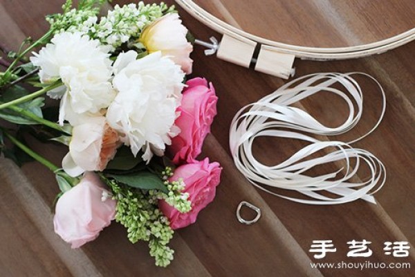 DIY roses to make beautiful garland decorations