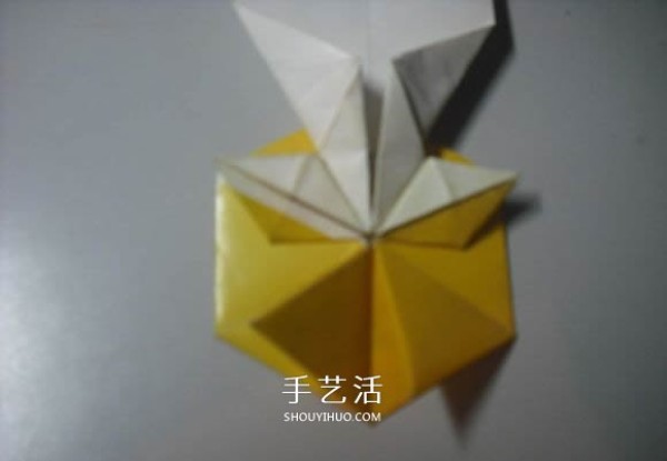 How to fold a paper money medal and illustrate the method of hand-made origami medals