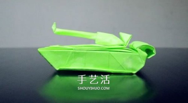 Handmade origami tank illustrated tutorial with detailed steps on how to fold a tank