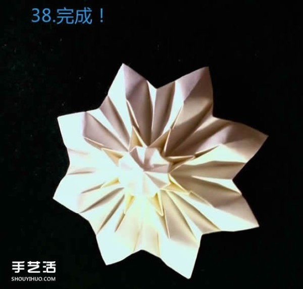 Three methods of origami with an eight-petaled flower, illustrated with a step-by-step diagram of the folding of an eight-petaled flower