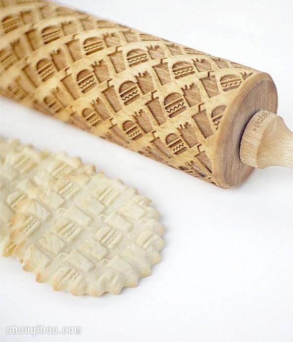 The cute rolling pin design puts the biscuits in various clothes!