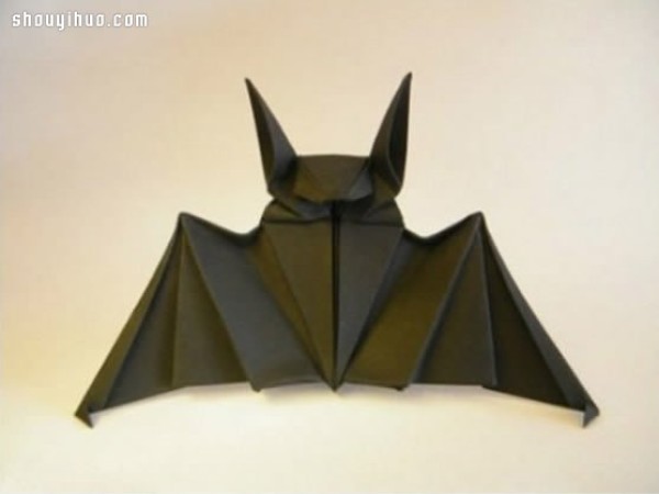 How to fold a bat, step-by-step tutorial on origami bats