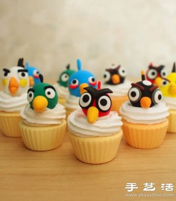 Polymer clay makes a super realistic "Angry Birds" cake