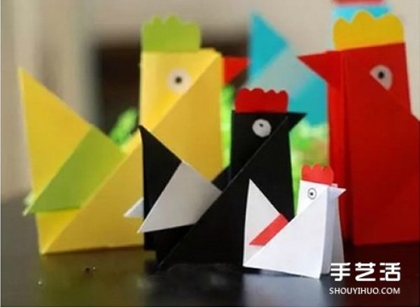 Childrens origami rooster method and illustration of folding three-dimensional rooster