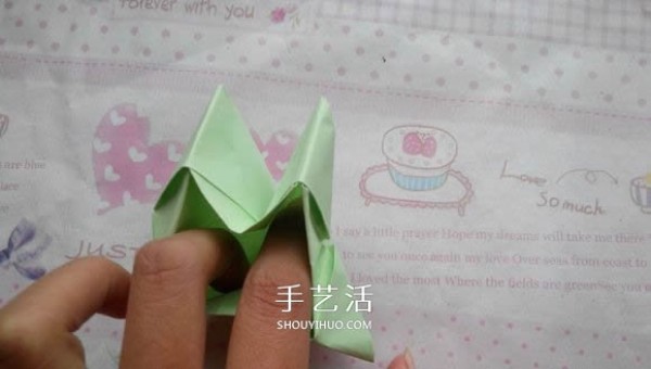 A tutorial on how to fold a diamond rose and a tutorial on how to fold a diamond rose