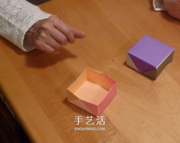 How to Origami a Square Box with a Cover, Simple Illustrations of Folding a Square Carton