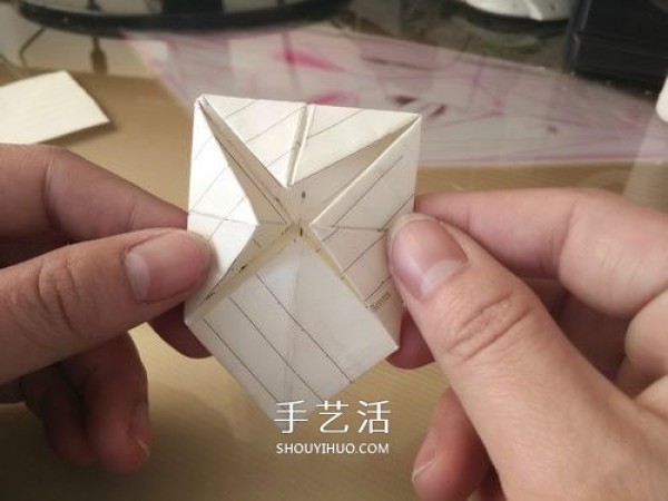 The moving origami pig illustrates the steps of folding the moving pig