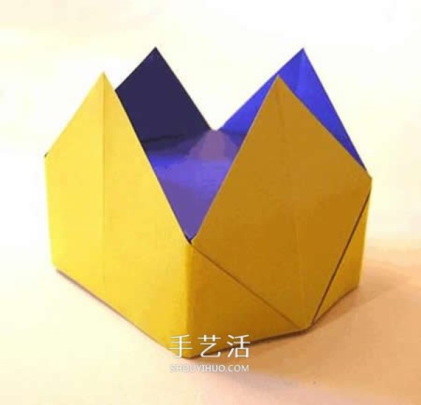 The simplest way to fold childrens crown, handmade origami four-corner crown illustration