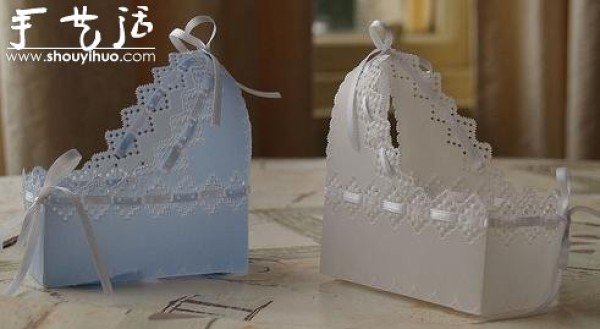 Appreciation of elegant and delicate paper lace works