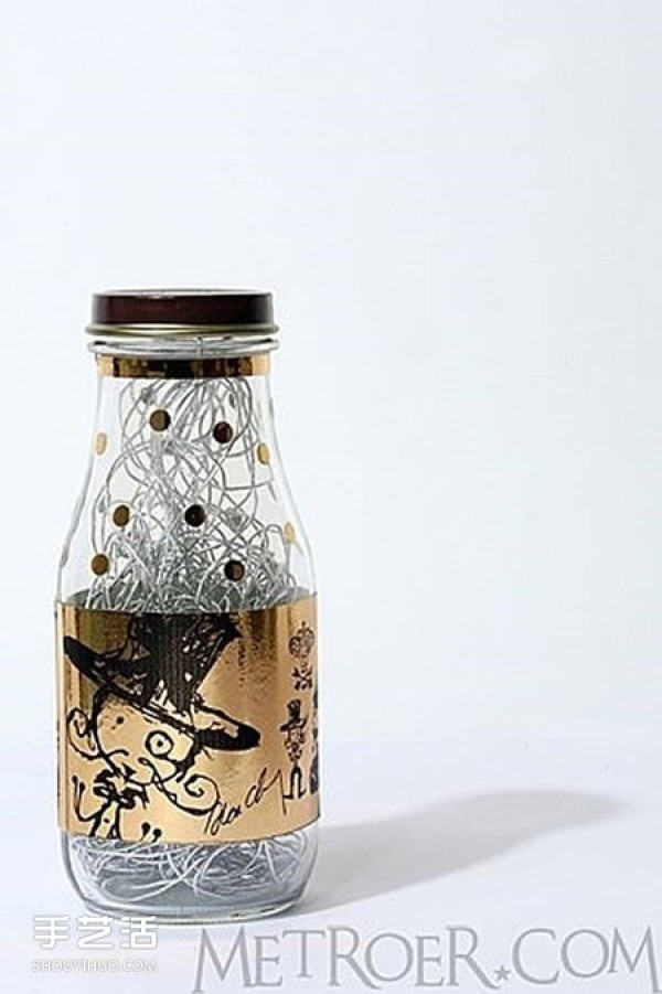 A collection of hand-drawn pictures of beverage bottles for appreciation of handmade beverage bottle paintings