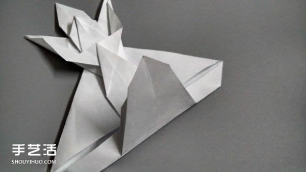 Elsa the Snow Queen origami illustration and three-dimensional female figure origami tutorial