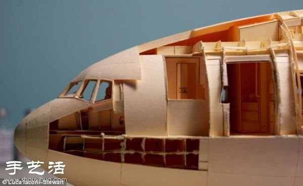 Cardboard DIY to make ultra-fine Boeing 777 airplane model