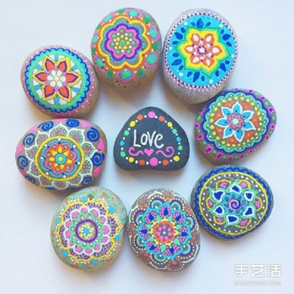 The art of turning waste into treasure with cute hand-painted pebble pictures