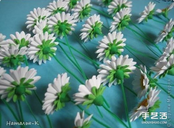 Illustrations of how to make handmade chrysanthemums and how to make cardboard chrysanthemums