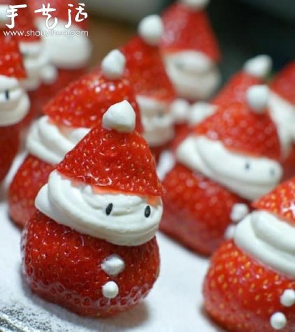 The playful combination of strawberries and cream, super cute Santa Claus DIY