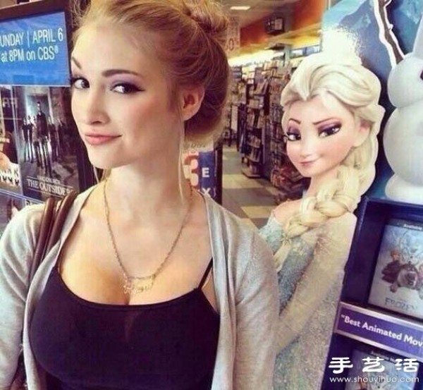 Looks a lot like Princess Elsa in "Frozen" ! 