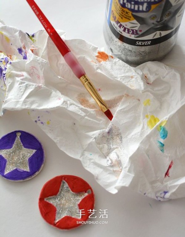 Fathers Day gift: How to make a cute medal out of cardboard